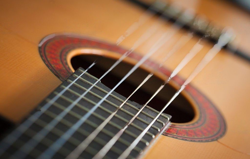 mantenimiento de una guitarra flamenca o clásica